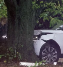 Baldwin’s Range Rover was destroyed in the front. Matt Agudo/INSTARimages