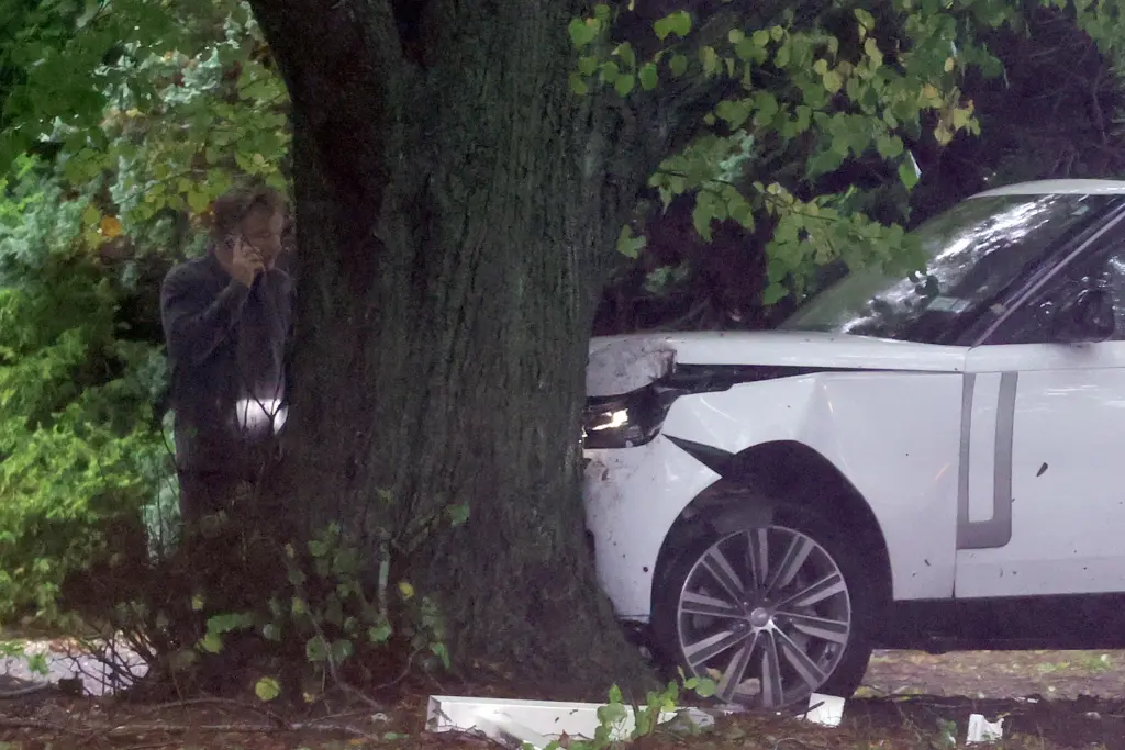 Baldwin’s Range Rover was destroyed in the front. Matt Agudo/INSTARimages